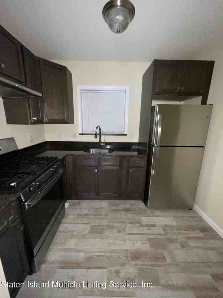 8 Gansevoort Blvd #1 - Photo 5 of 16