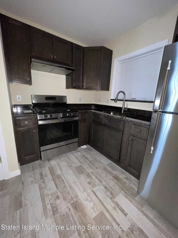 8 Gansevoort Blvd #1 - Photo 6 of 16