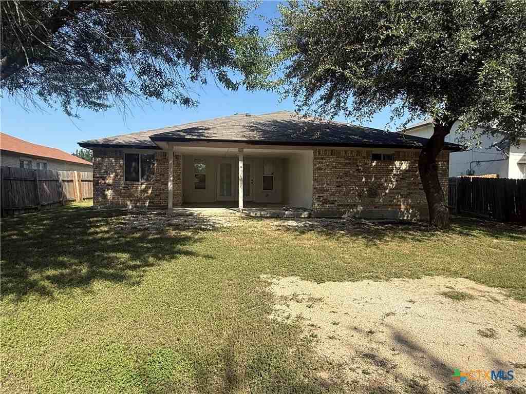 1402 Saddle Dr - Photo 2 of 33