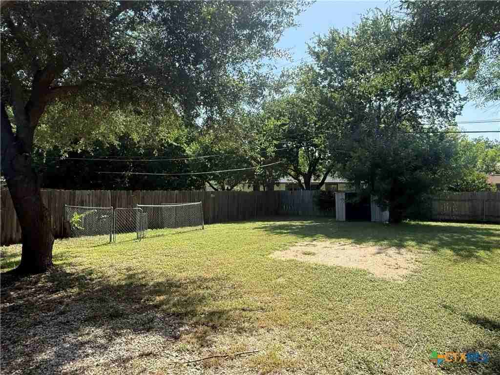 1402 Saddle Dr - Photo 3 of 33