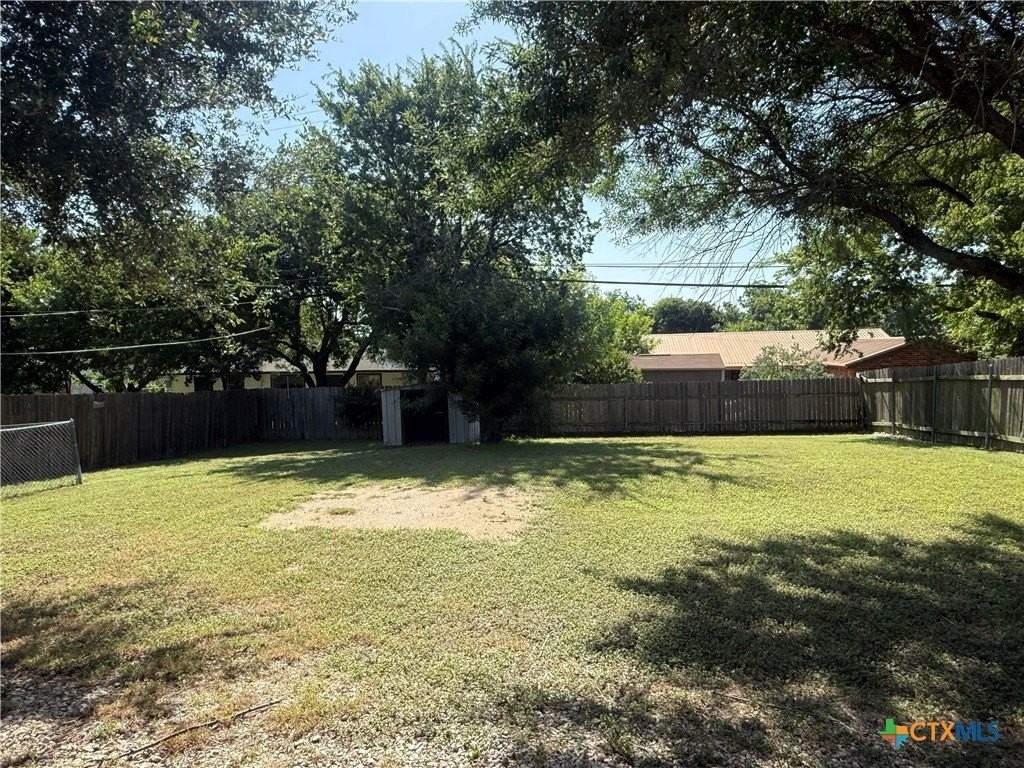 1402 Saddle Dr - Photo 4 of 33