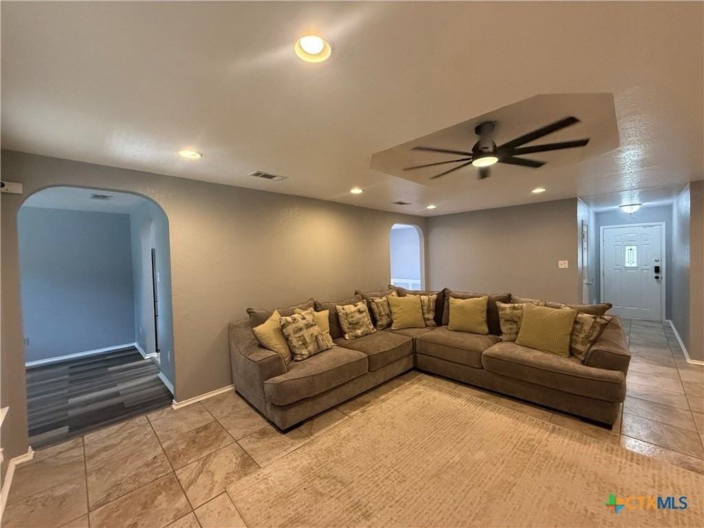 1402 Saddle Dr - Photo 6 of 33