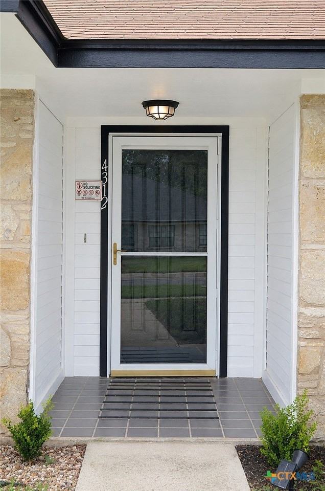4312 Creekside Dr - Photo 2 of 34