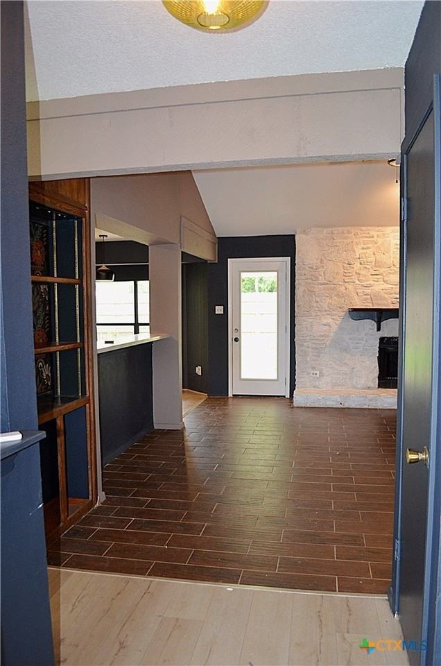 4312 Creekside Dr - Photo 3 of 34