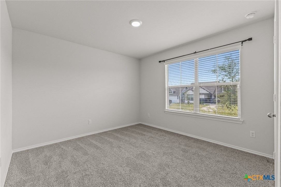 1320 Piedmont St - Photo 5 of 34