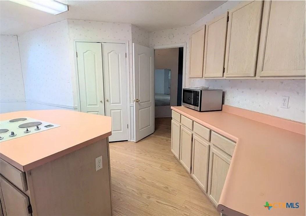 1428 Devin Dr - Photo 3 of 20