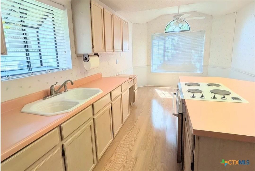 1428 Devin Dr - Photo 4 of 20