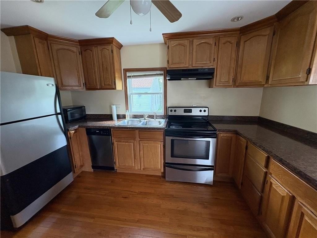 377 Vine St - Photo 2 of 12