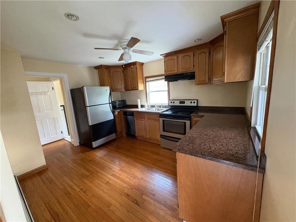 377 Vine St - Photo 3 of 12