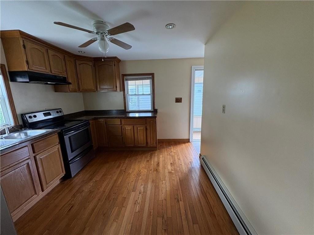 377 Vine St - Photo 4 of 12