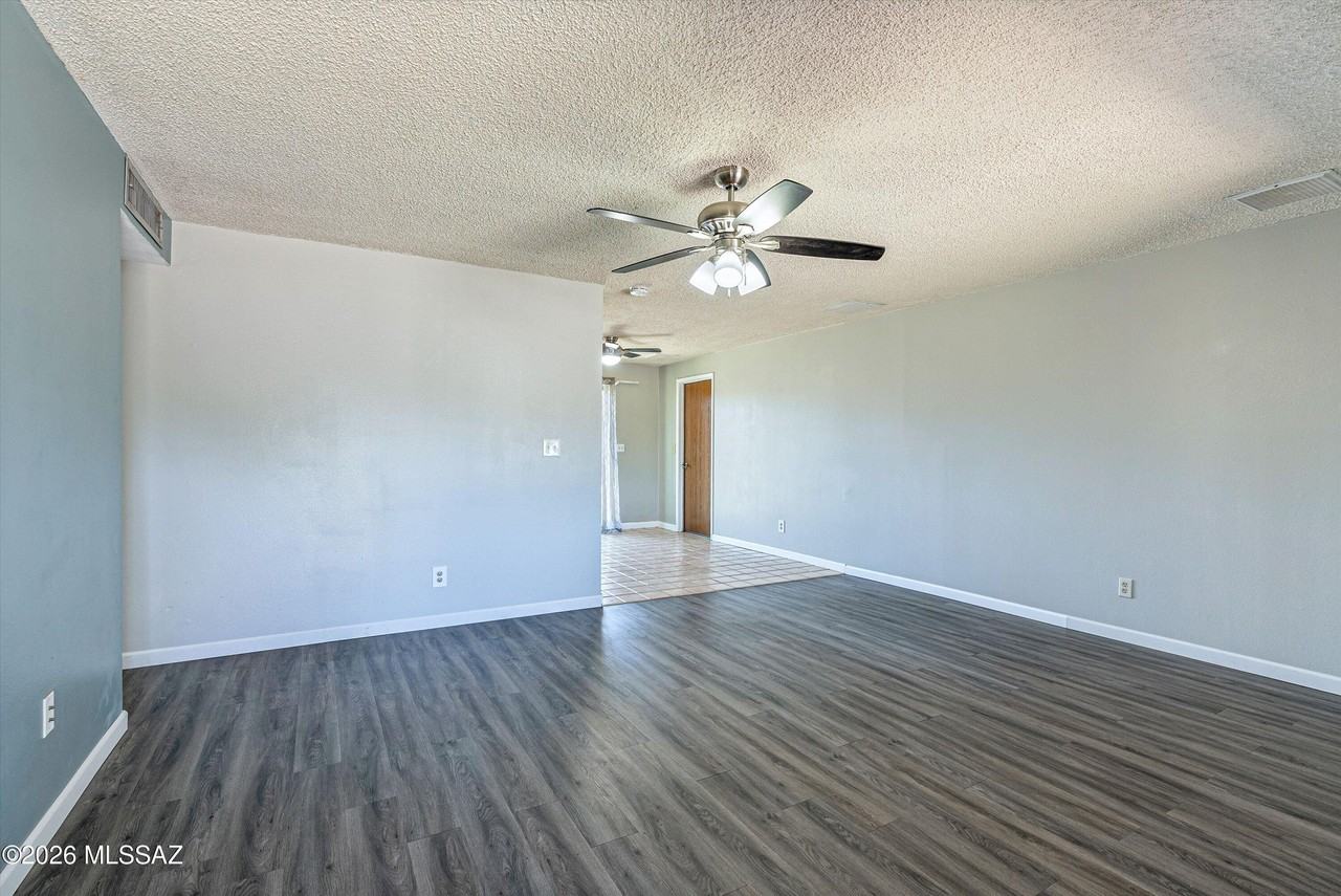 925 N Evergreen Dr - Photo 5 of 27