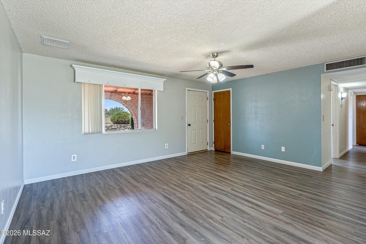 925 N Evergreen Dr - Photo 6 of 27