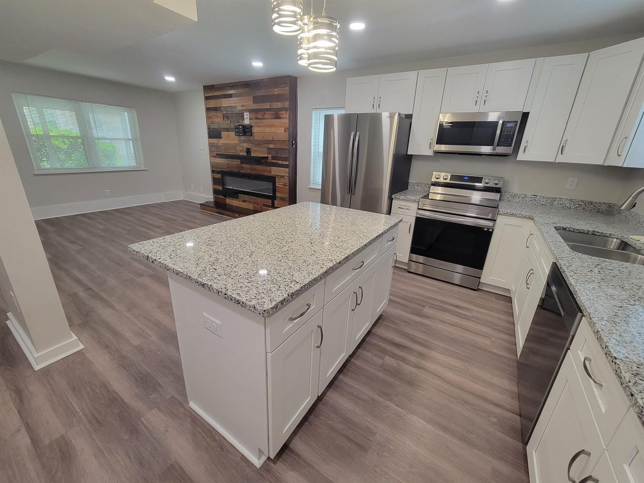 1310 N Duval St - Photo 4 of 23