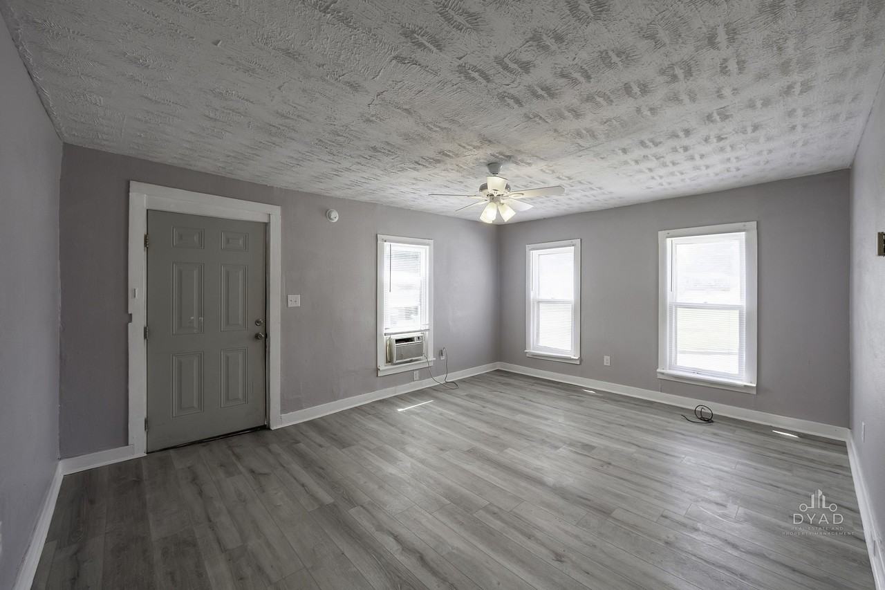 909 Lane Ave #1 - Photo 3 of 22