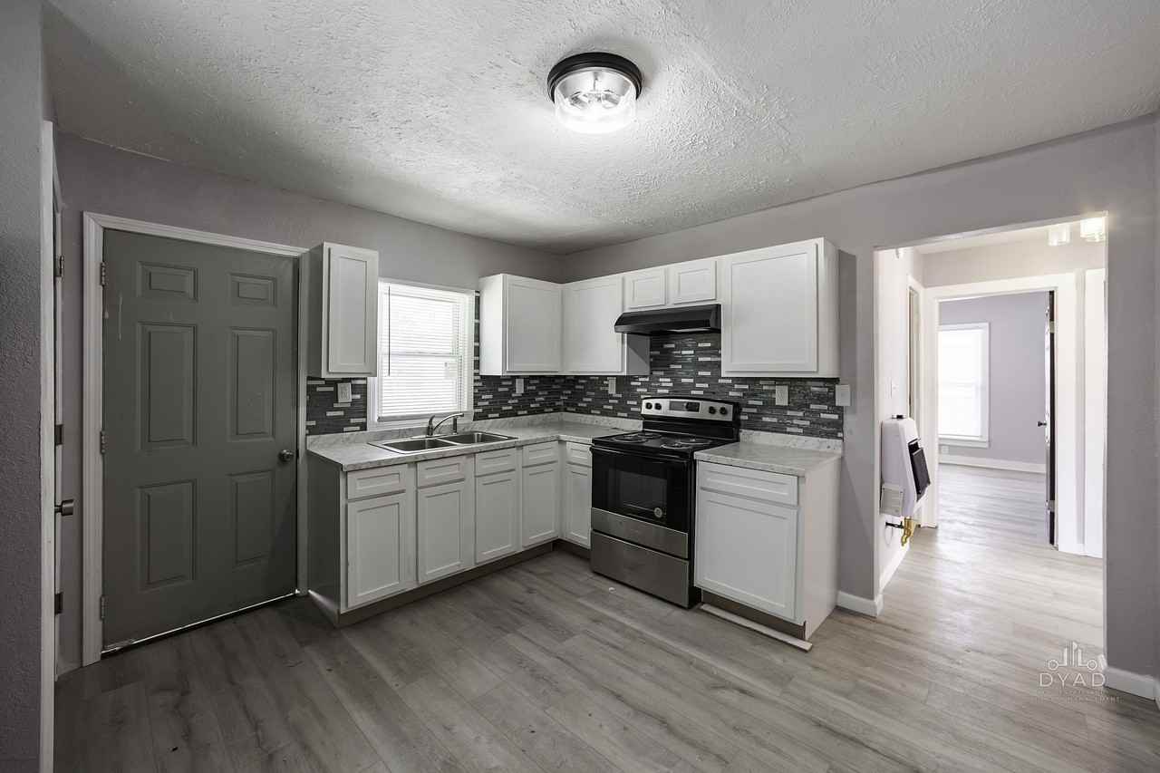 909 Lane Ave #1 - Photo 4 of 22
