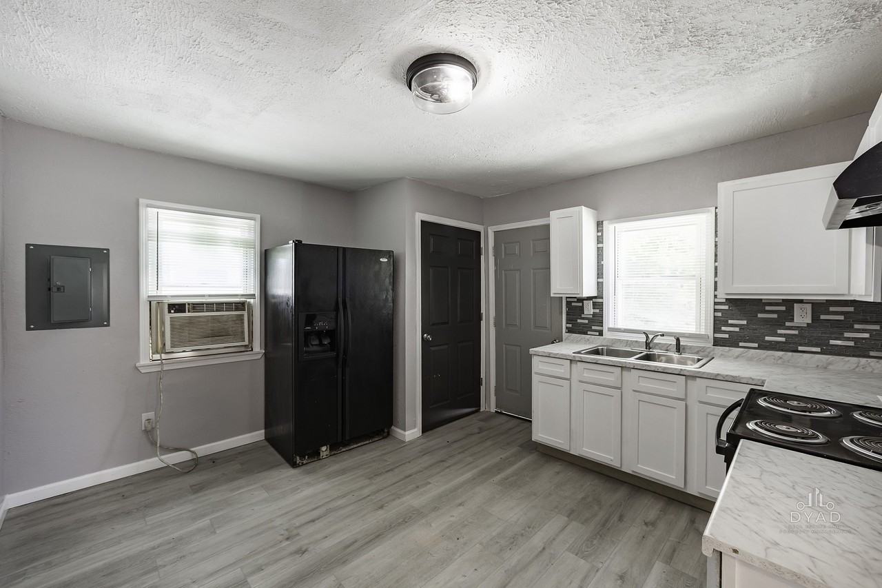 909 Lane Ave #1 - Photo 6 of 22