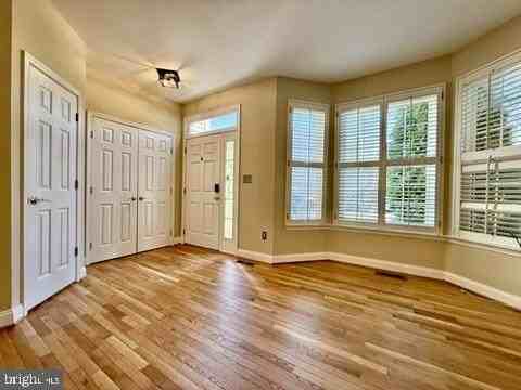 832 Stonehurst Ct - Photo 2 of 22