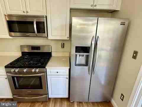 832 Stonehurst Ct - Photo 6 of 22