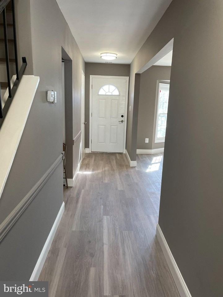 1490 Blockton Ct - Photo 2 of 18