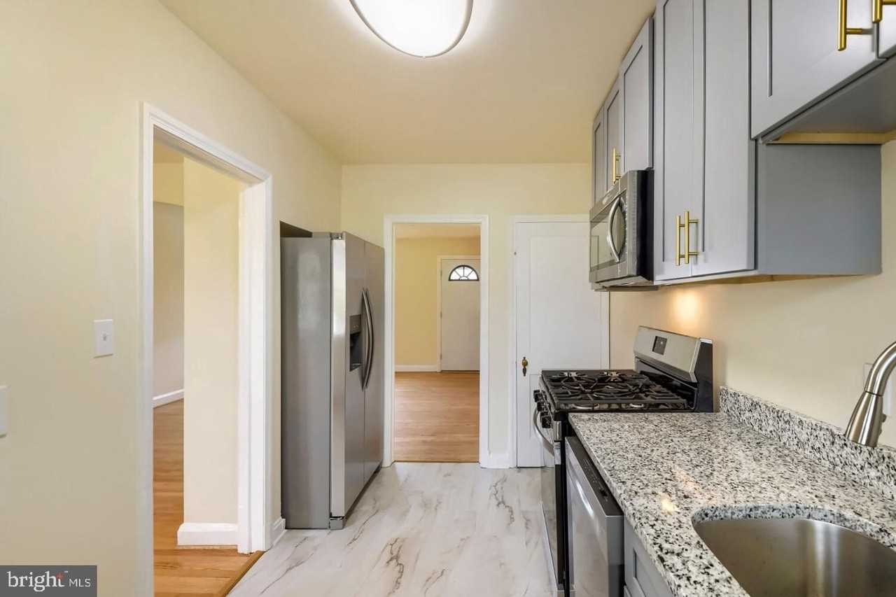 220 N Edgewood St - Photo 2 of 31