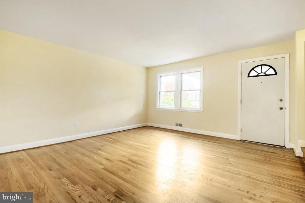 220 N Edgewood St - Photo 5 of 31