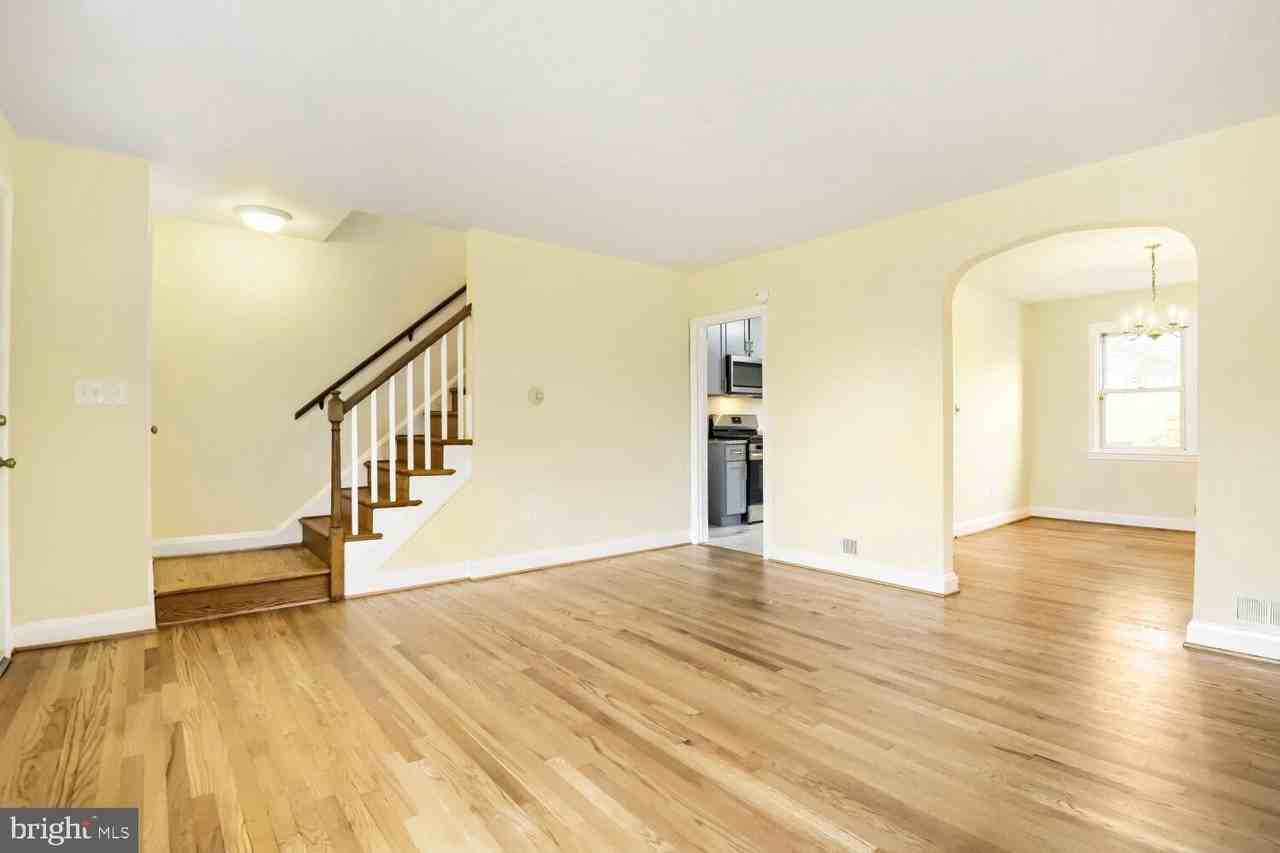 220 N Edgewood St - Photo 7 of 31