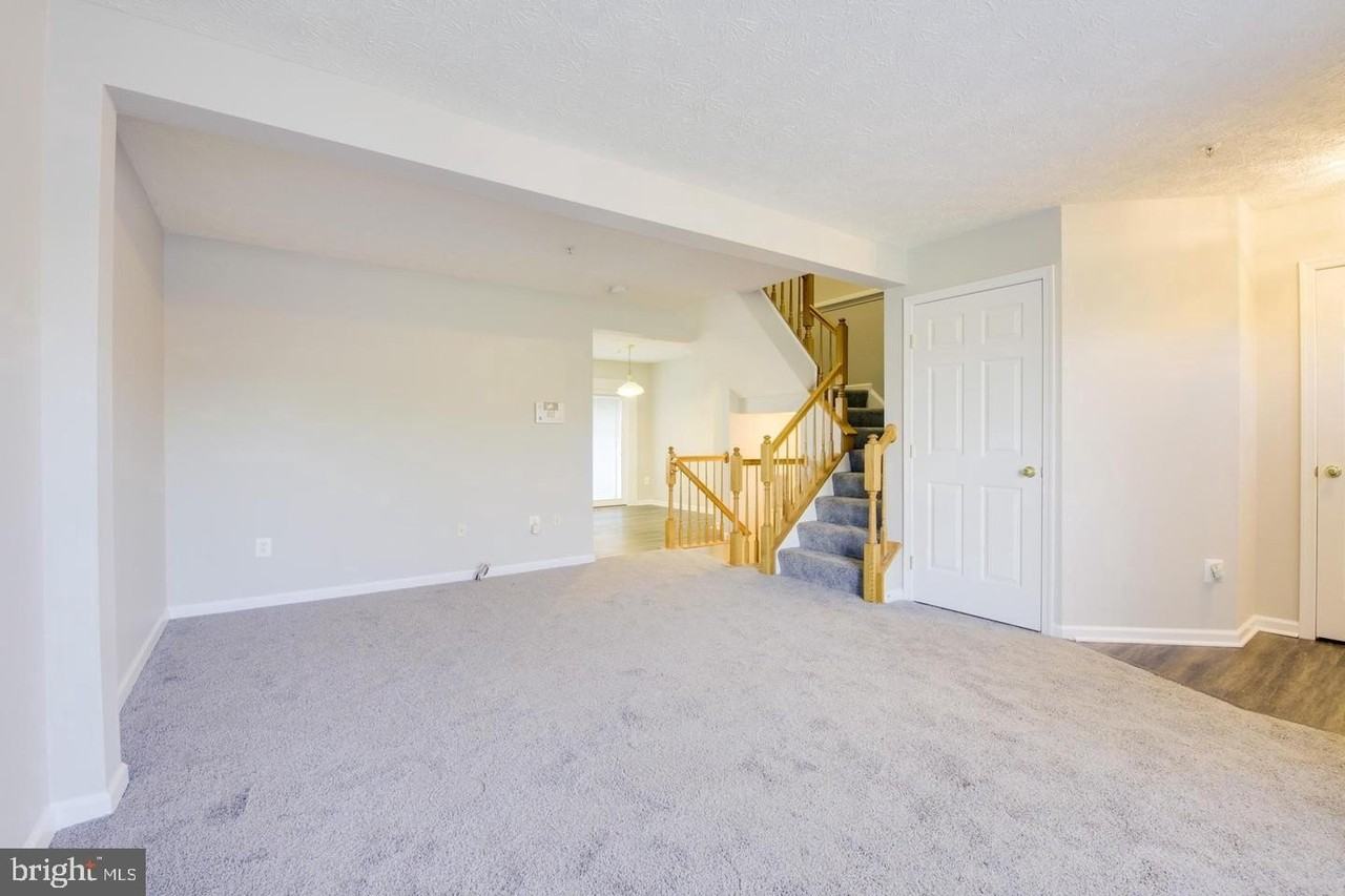 9307 Vanguard Ct - Photo 5 of 26