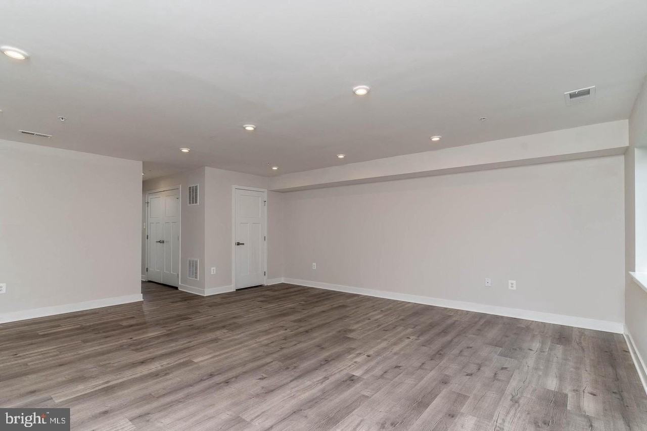 6021 Etterbeek St - Photo 7 of 34