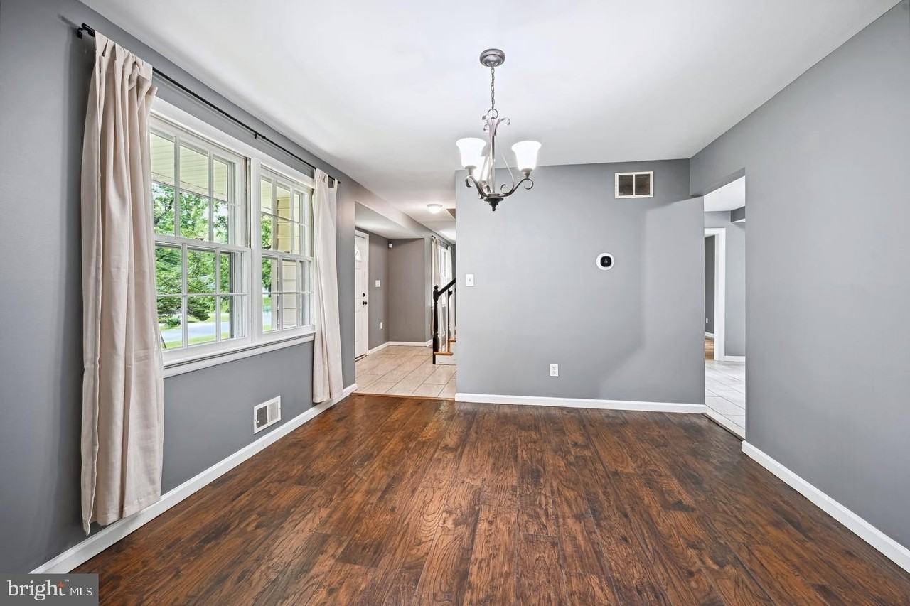 204 Mowbray Rd - Photo 3 of 23