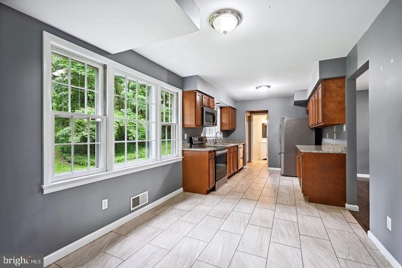 204 Mowbray Rd - Photo 6 of 23