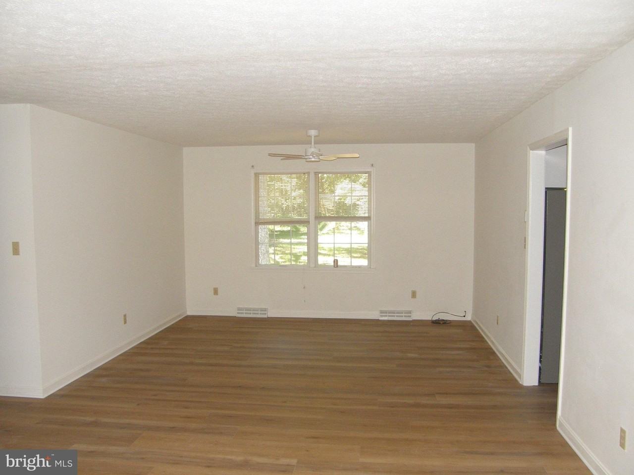 22377 Sandra Ln - Photo 4 of 21