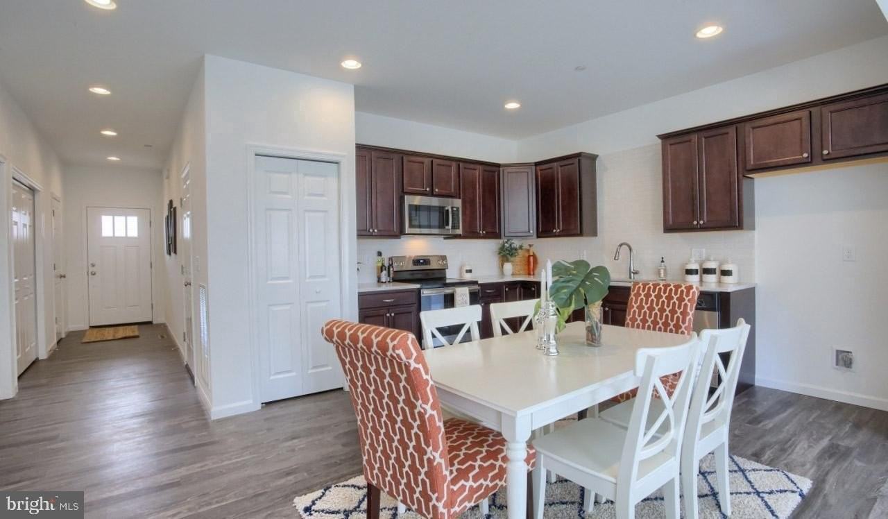 1706 Shady Ln - Photo 3 of 26