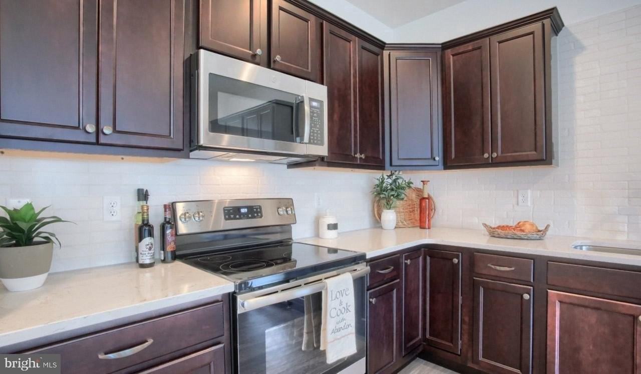 1706 Shady Ln - Photo 6 of 26