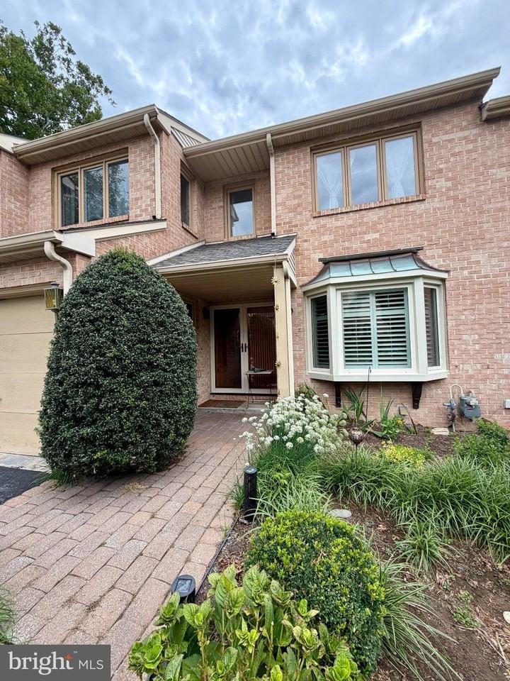56 Treaty Dr - Photo 2 of 21