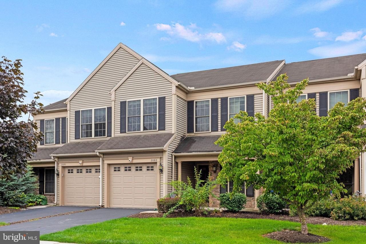 2082 Deer Run Dr - Photo 2 of 35