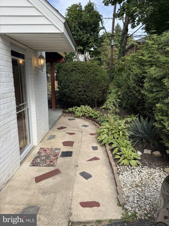 635 Lukens Ave - Photo 3 of 28