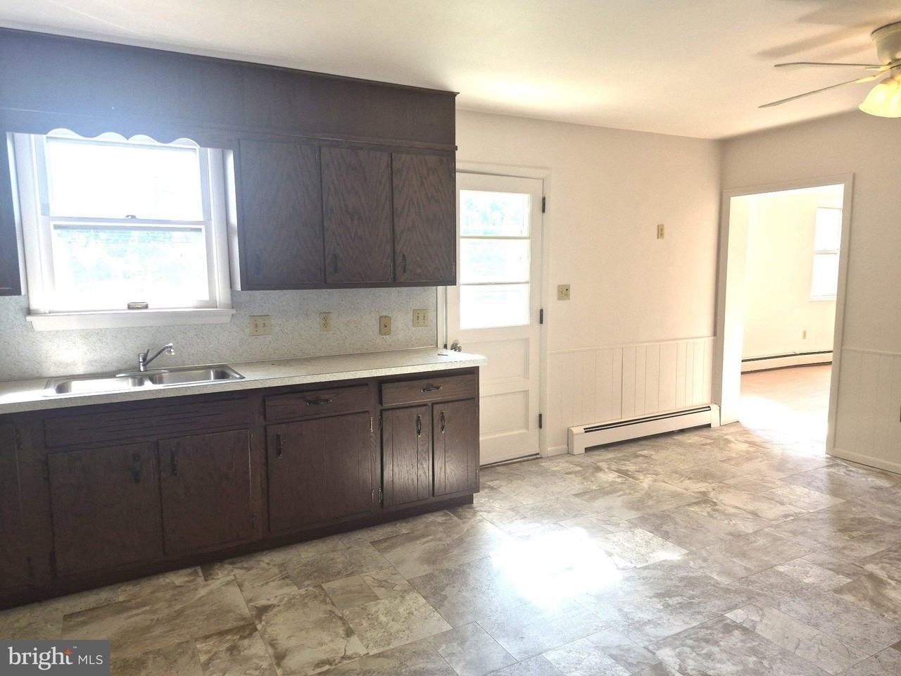 215 Maple St - Photo 7 of 18