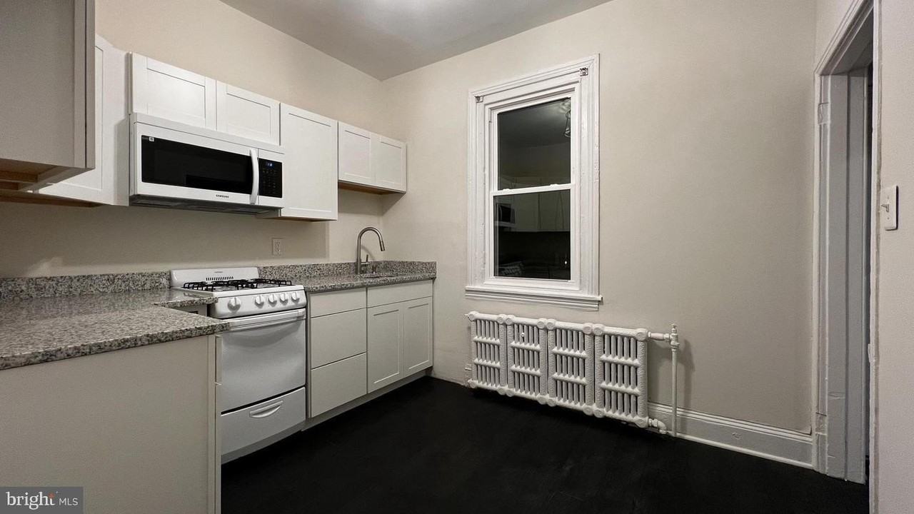 7827 Montgomery Ave - Photo 4 of 15