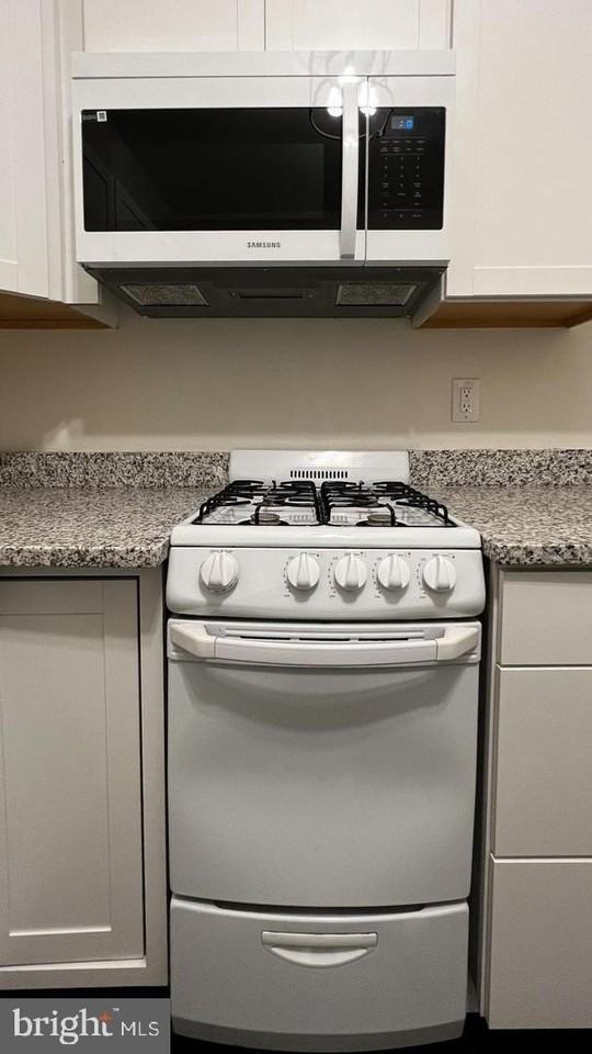 7827 Montgomery Ave - Photo 5 of 15