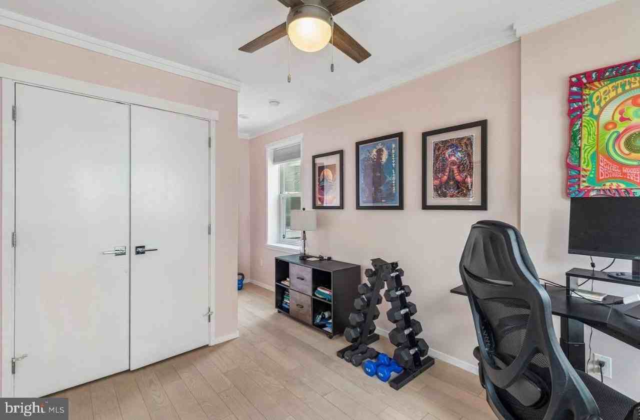 1249 N Hollywood St - Photo 7 of 11