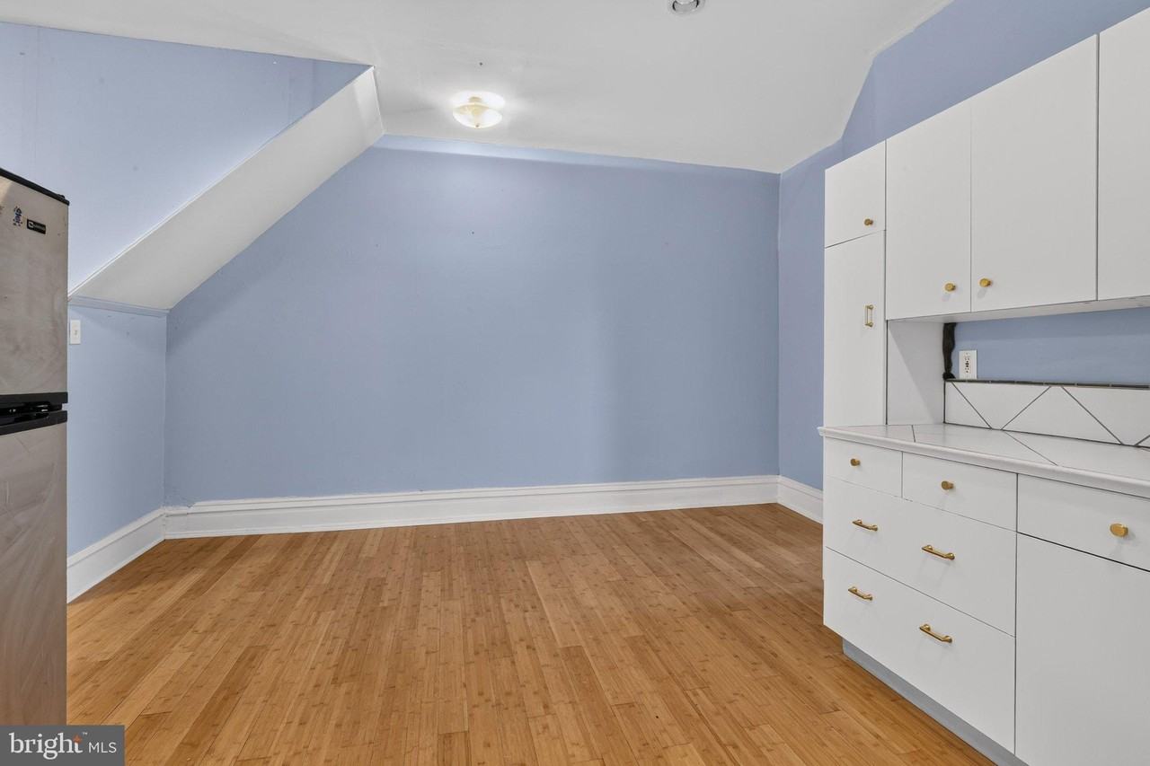 4947 Catharine St #2 - Photo 4 of 17