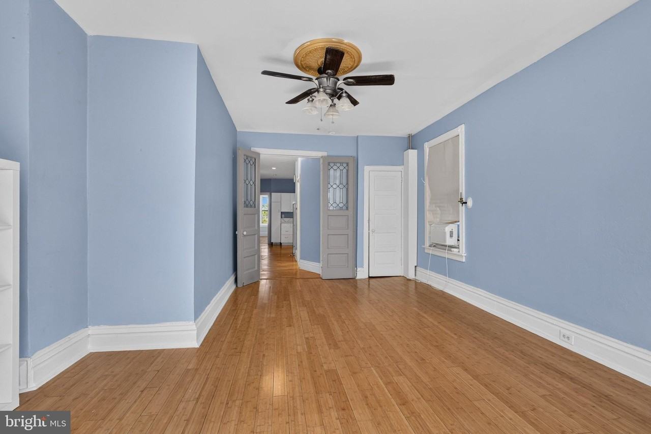 4947 Catharine St #2 - Photo 7 of 17