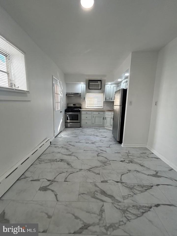 120 Tree St - Photo 7 of 24
