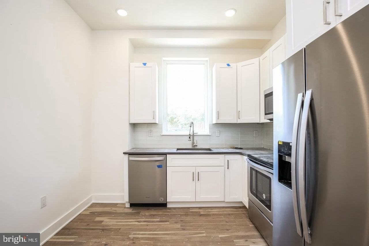 1433 Brown St #3 - Photo 2 of 12