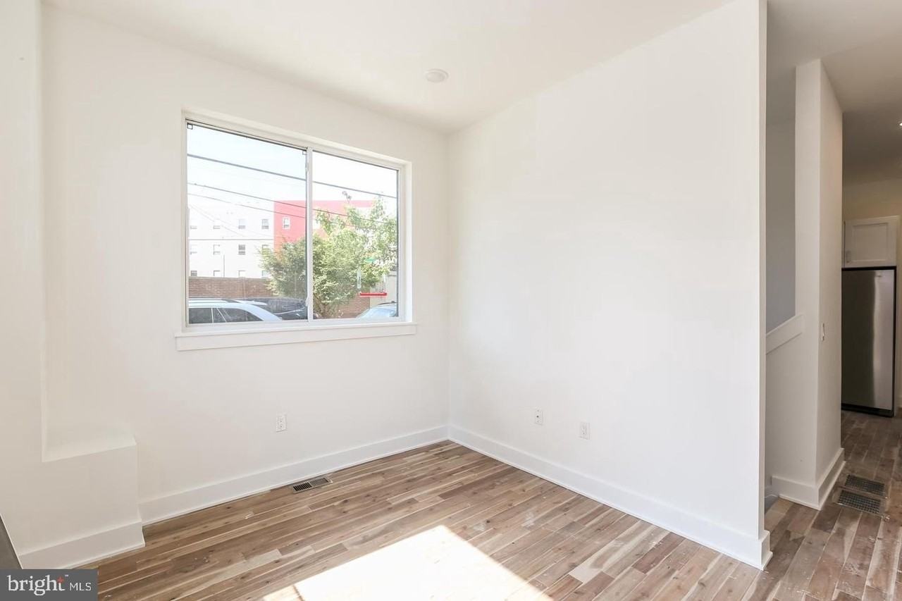 1433 Brown St #3 - Photo 3 of 12