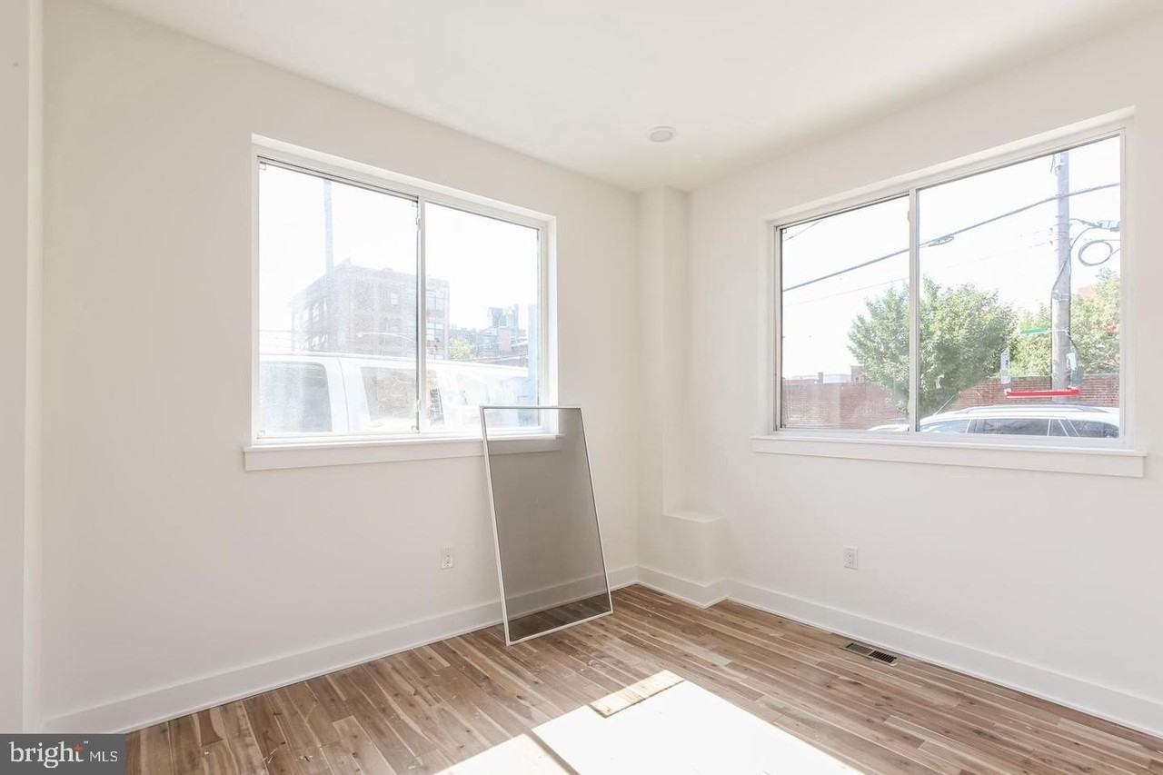 1433 Brown St #3 - Photo 4 of 12