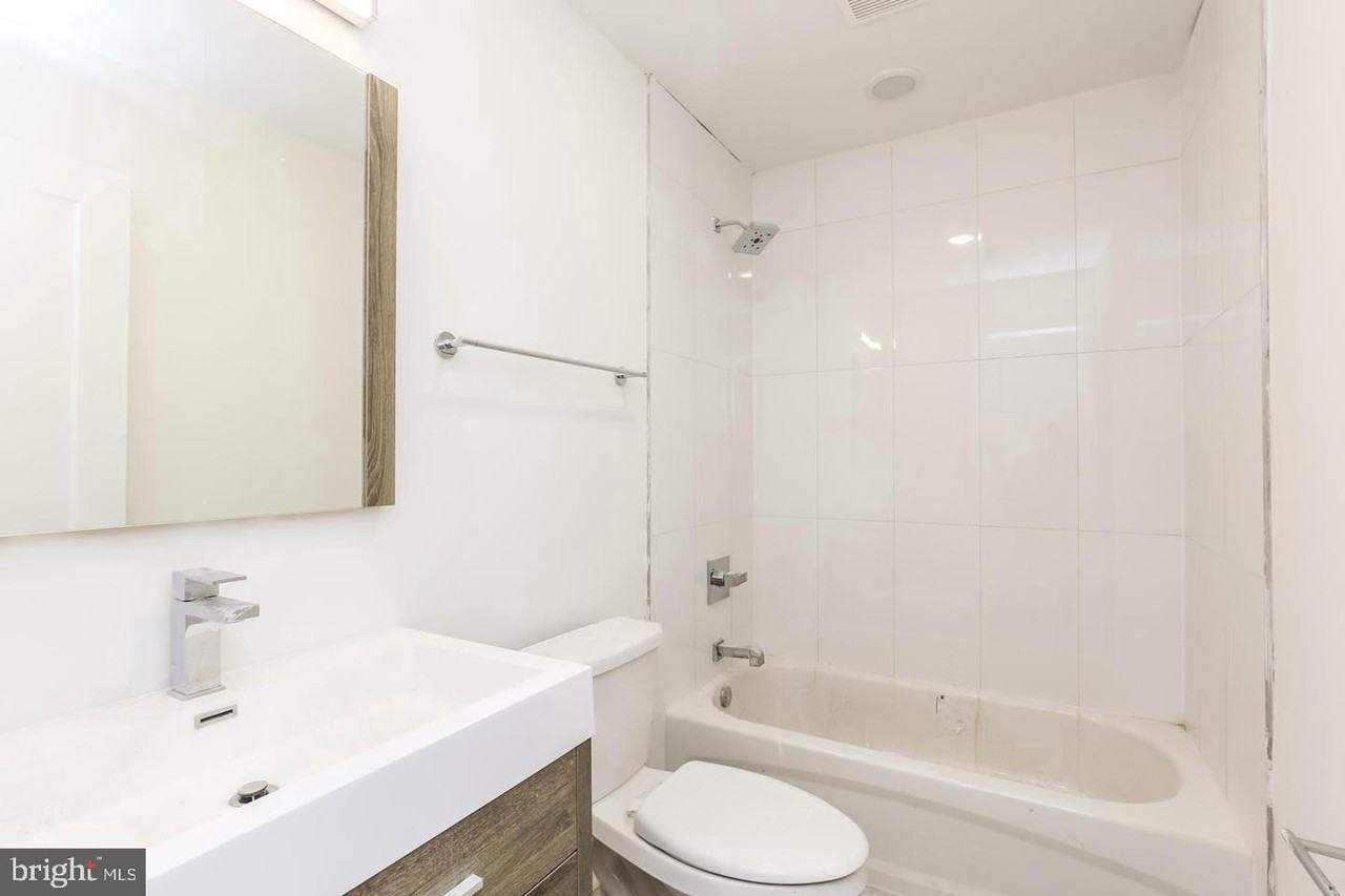 1433 Brown St #3 - Photo 6 of 12