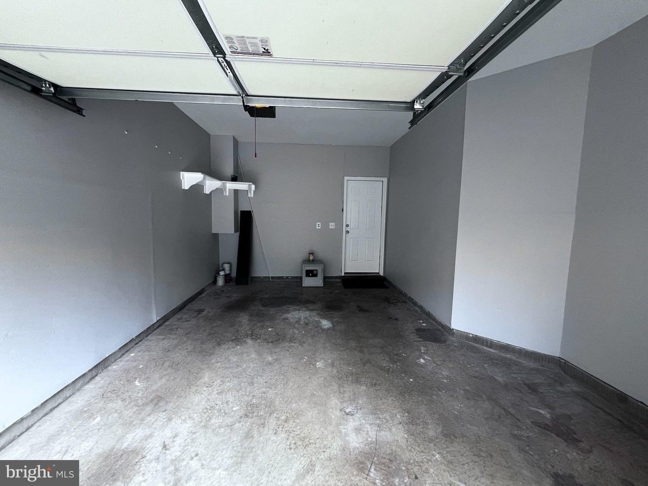 2519 James Monroe Cir - Photo 2 of 5