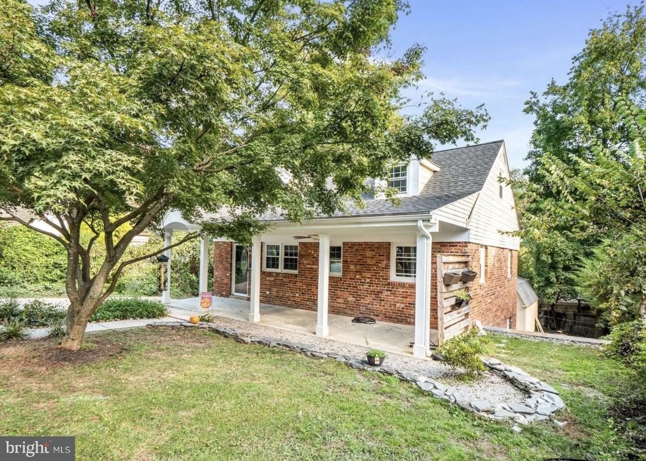2617 E Maple St - Photo 2 of 11