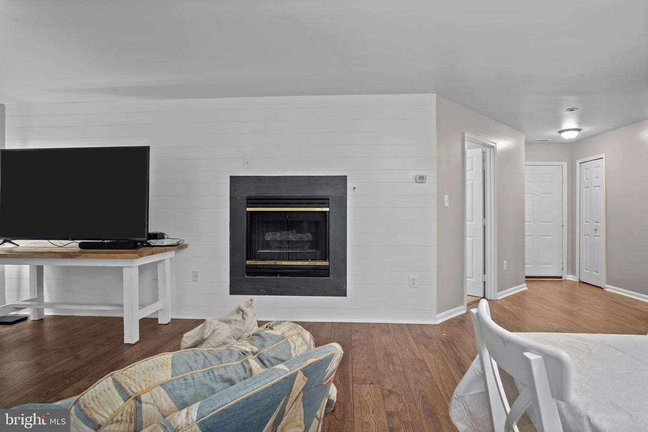 20582 Snowshoe Sq #101 - Photo 3 of 30